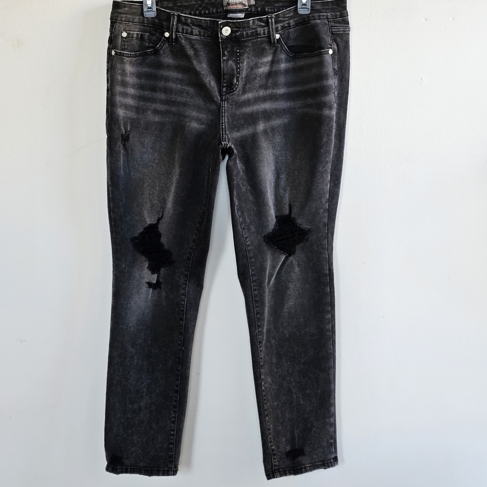 TORRID BOYFRIEND DISTRESSED STRAIGHT JEANS WOMEN'S PLUS SIZE 16R
